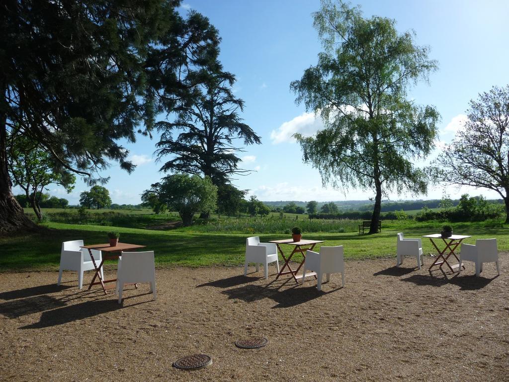 Domaine De Savigny Acomodação com café da manhã Saint-Saulge Exterior foto