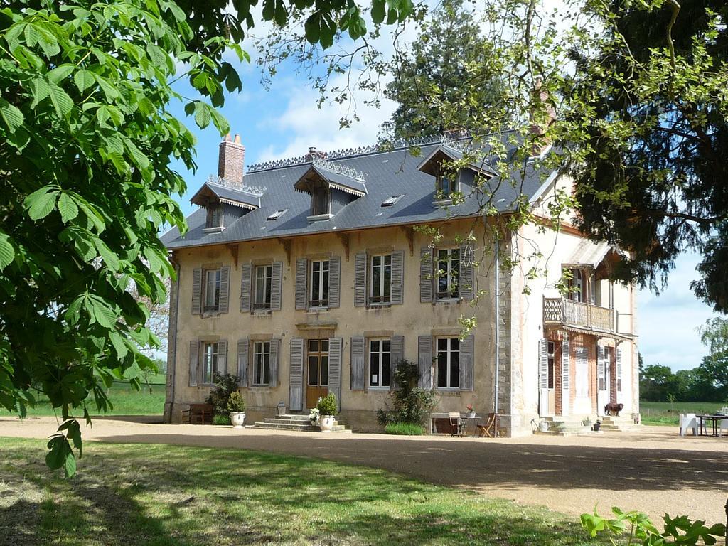 Domaine De Savigny Acomodação com café da manhã Saint-Saulge Exterior foto