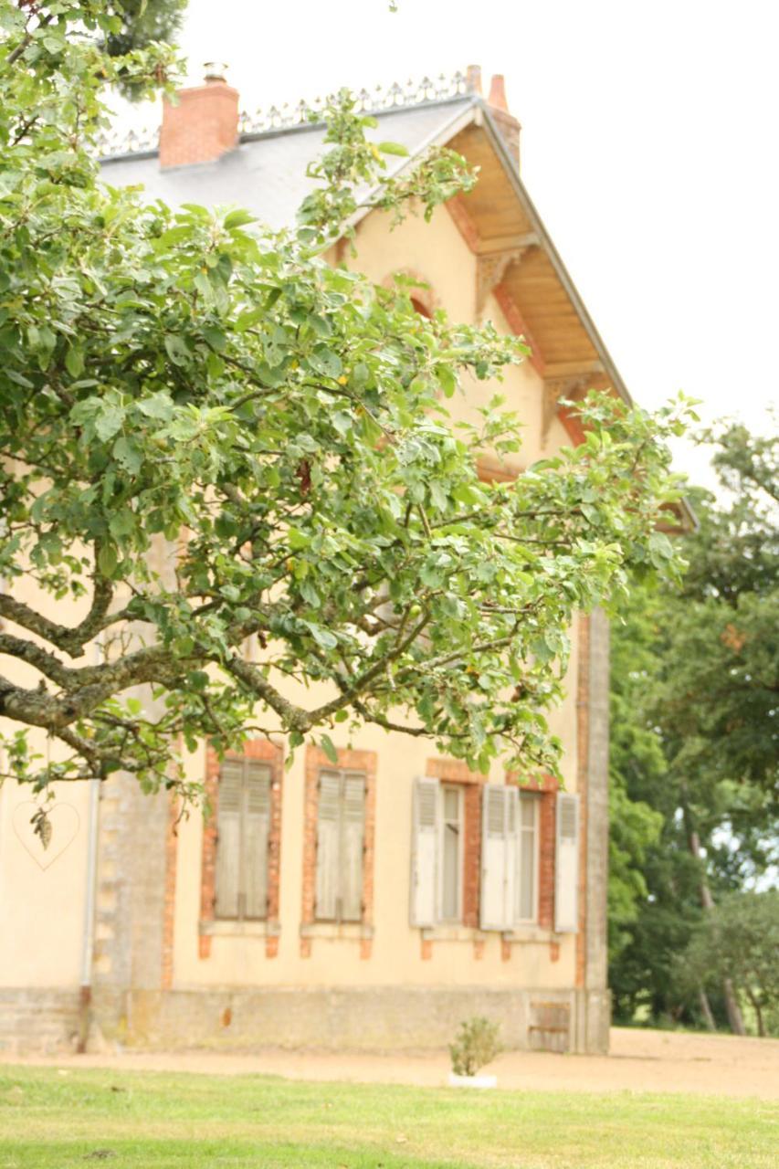 Domaine De Savigny Acomodação com café da manhã Saint-Saulge Exterior foto